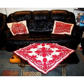 Írásos párna-terítő garnitúra