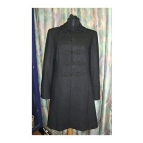 Bocskai zsinórozású karcsúsított szövet kabát fekete